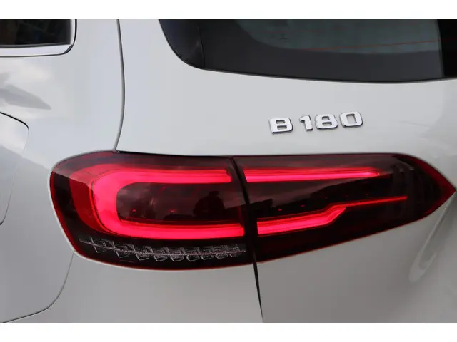 Mercedes-Benz B-Klasse 180 AMG 2019 Benzine 19
