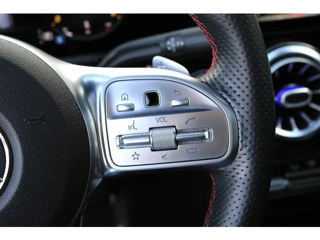 Mercedes-Benz B-Klasse 180 AMG 2019 Benzine 31