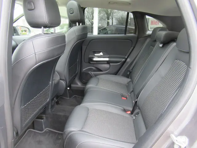 Mercedes-Benz GLA 200 Trekhaak/Panoramadak 2021 Benzine 12