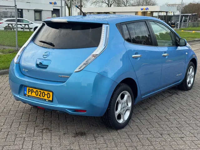 Nissan Leaf Base 24 kWh uit 2013 2013 Elektrisch 4