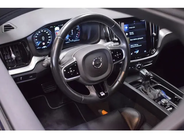 Volvo V60 2.0 T5 250pk AUT8 R-Design 2019 Benzine 5