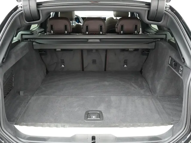 BMW 3 Serie Touring 320e 2024 Hybride Benzine 26