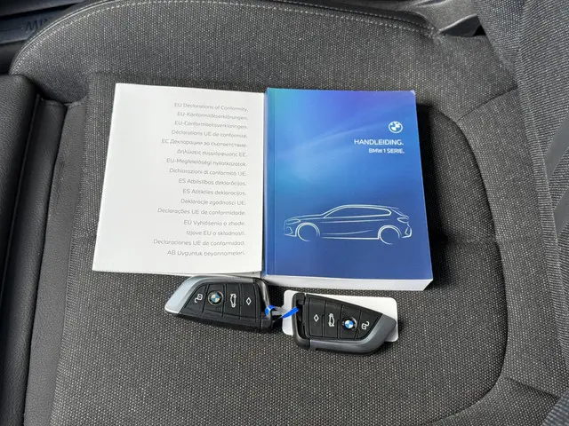 BMW 1 Serie 118i Executive Ed. Sport 2022 Benzine 31