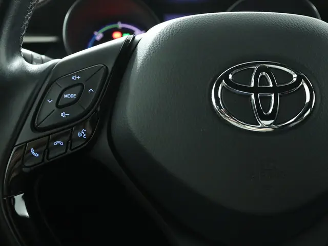 Toyota C-HR 1.8 Hybrid Executive 2017 Hybride Benzine 19