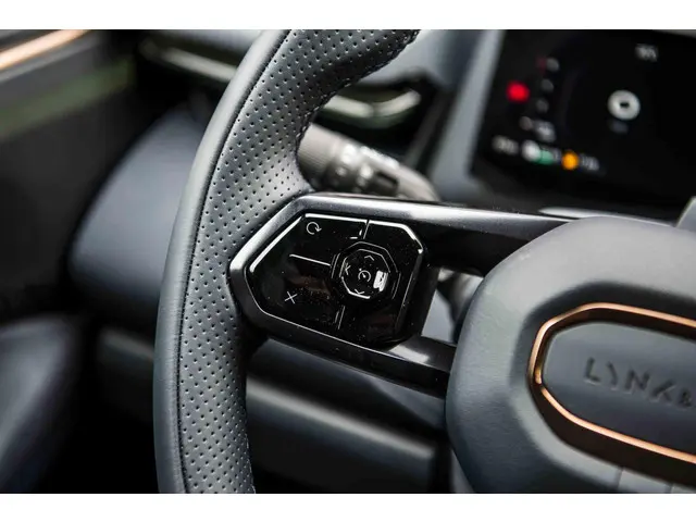 Lynk & Co 08 More 2025 Hybride Benzine 10