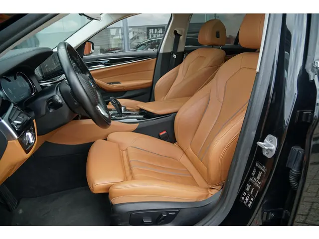 BMW 5 Serie Touring 530i xDrive Executive 2017 Benzine 24