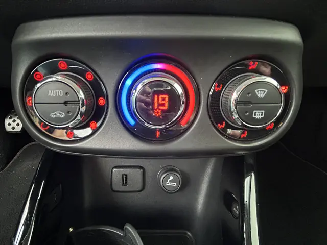 Opel ADAM 1.4 Turbo Rocks S 2016 Benzine 12