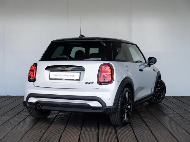 MINI 3-Deurs Cooper Aut. 2023 Benzine 2