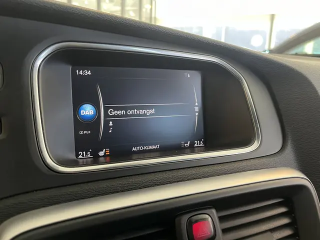 Volvo V40 T3 Polar+ Sport Automaat 2019 Benzine 17