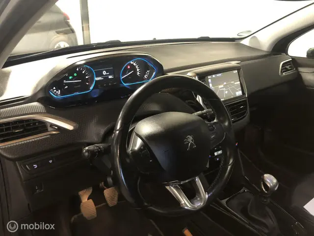 Peugeot 2008 1.2 PureTech Allure 2016 Benzine 17