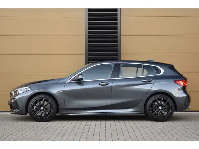 BMW 1 Serie 120i M-Sport Edition 2021 Benzine 3