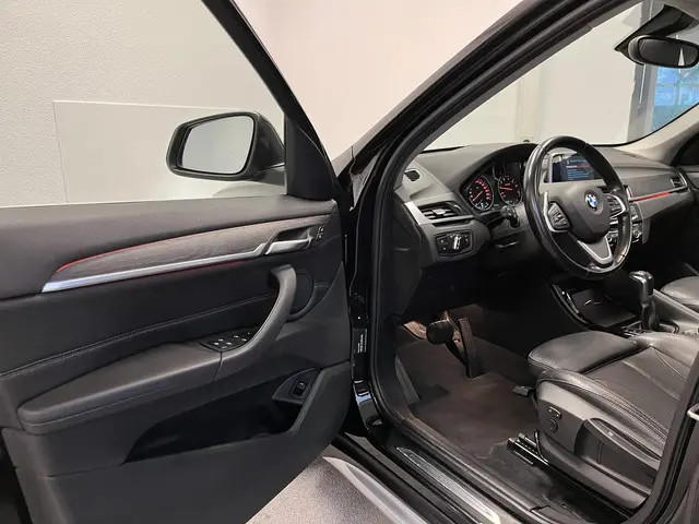BMW X1 xDrive20i High Executive 2018 Benzine 13