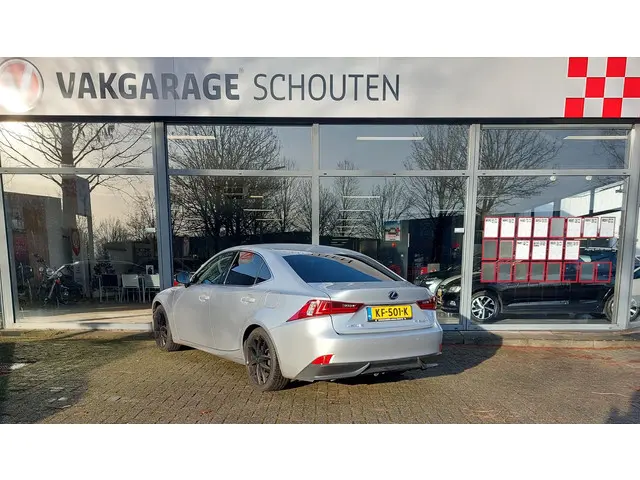 Lexus IS 300h Sport Edition 2016 Hybride Benzine 4