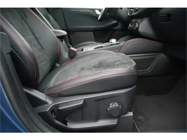 Ford Kuga 2.5 PHEV ST-Line X 2022 Hybride Benzine 36