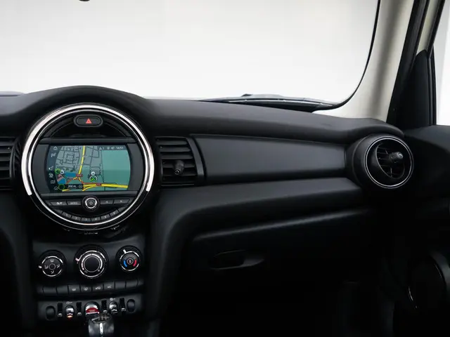 MINI 5-Deurs One 2019 Benzine 11