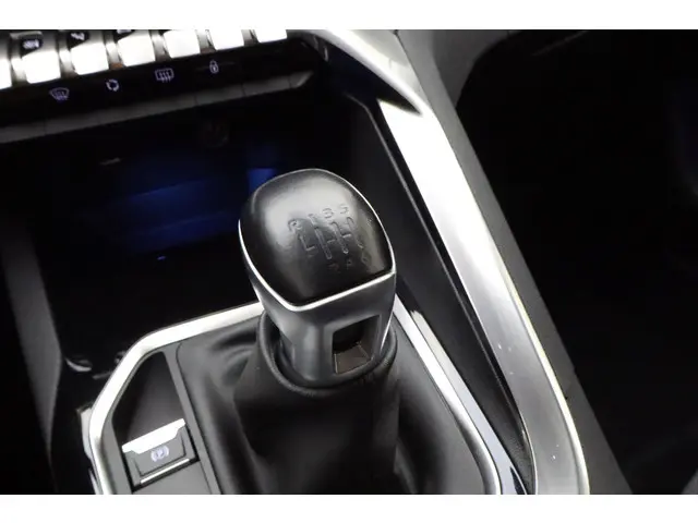 Peugeot 3008 1.2 PureTech Première 2018 Benzine 28