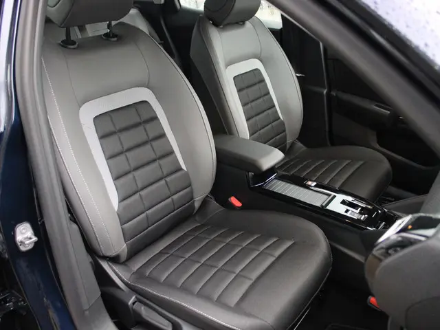 Citroën C4 HYBRID 145 BUSINESS 2025 Hybride Benzine 12