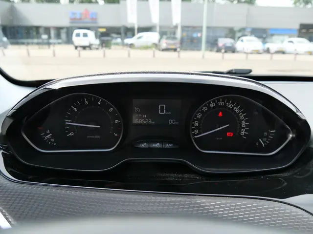 Peugeot 2008 1.2 PureTech Active 2018 Benzine 18