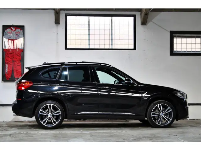 BMW X1 xDrive20i High Executive 2018 Benzine 8
