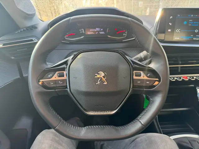 Peugeot 208 1.2 PureTech Active AIRCO 2022 Benzine 18
