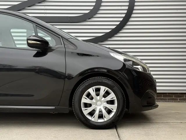 Peugeot 208 1.2 PureTech Blue Lion 2017 Benzine 17