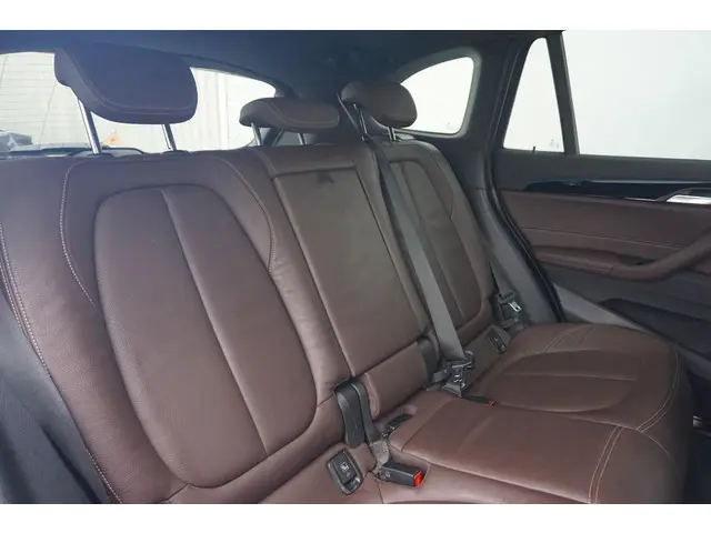BMW X1 xDrive25e 2021 Hybride Benzine 8