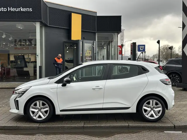 Renault Clio TCe 90 Evolution 2024 Benzine 26