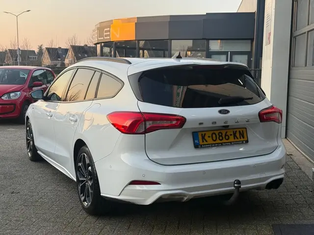 Ford Focus Wagon 1.5 EcoB. ST Line 2021 Benzine 12