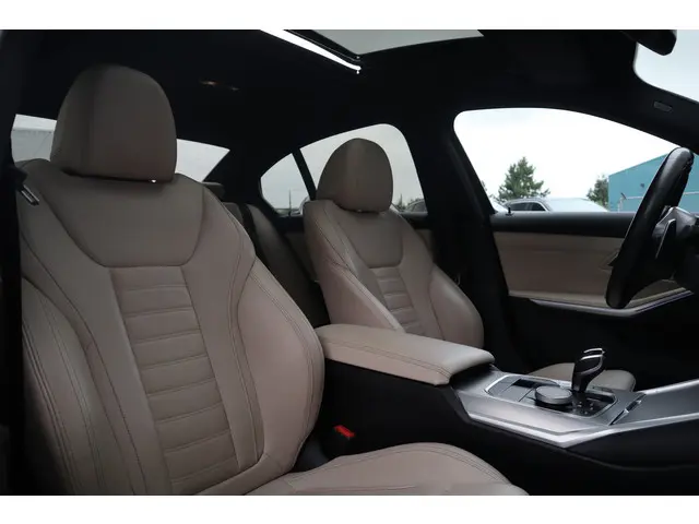 BMW 3 Serie 330i M-Sport 2021 Benzine 6