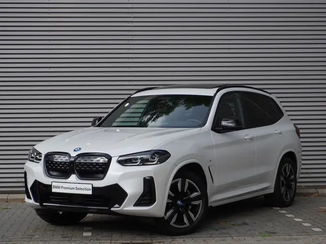 BMW iX3 80 kWh 2023 Elektrisch 36