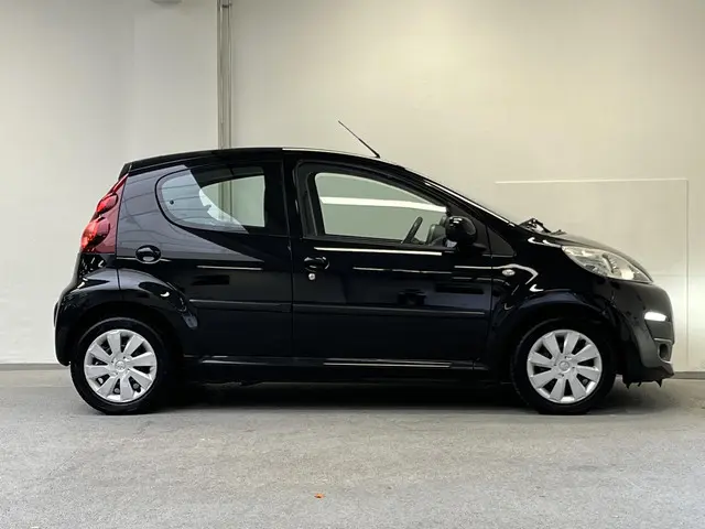 Peugeot 107 1.0 Active 2012 Benzine 10
