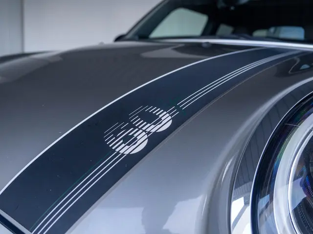 MINI 3-Deurs Cooper Aut. 60 Years Edition 2019 Benzine 13