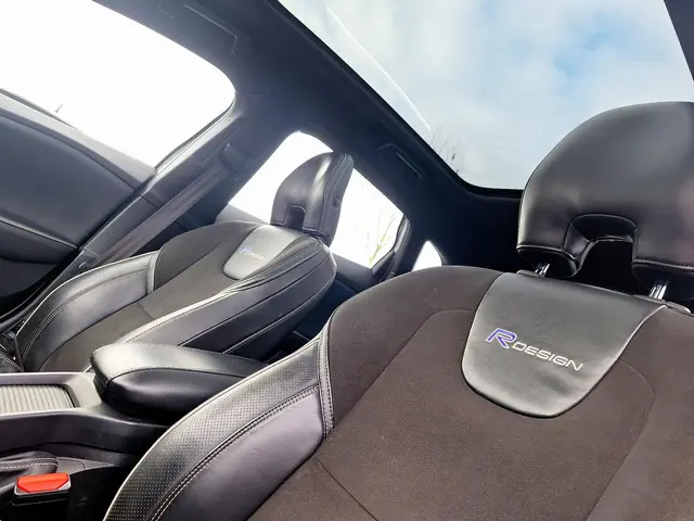 Volvo V40 1.6 T4 R-Design Automaat 2013 Benzine 26