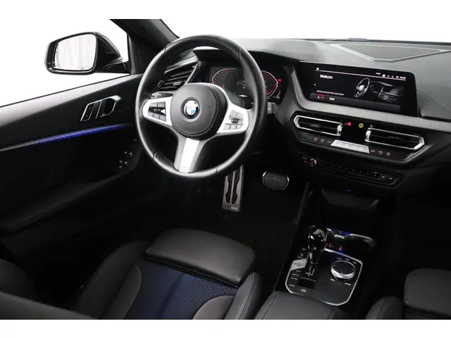 BMW 1 Serie 118i Business Edition 2022 Benzine 34