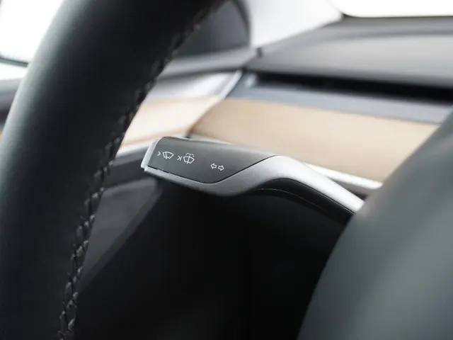 Tesla Model Y Long Range AWD 75 kWh 2021 Elektrisch 27