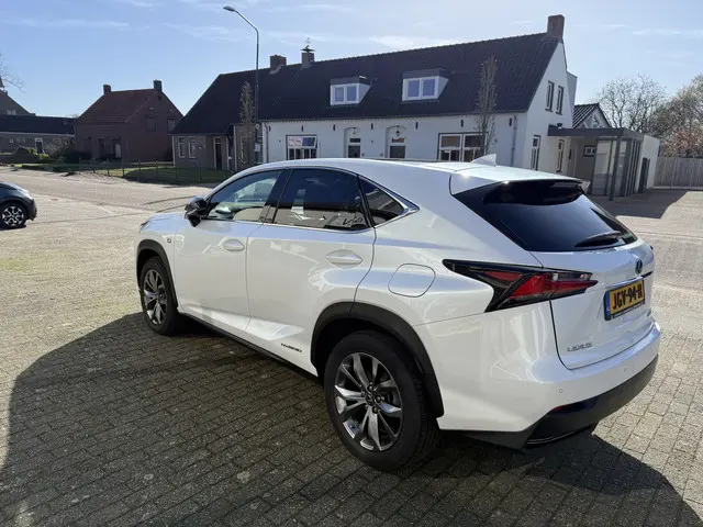 Lexus NX 300h AWD F Sport Line 2014 Hybride Benzine 4