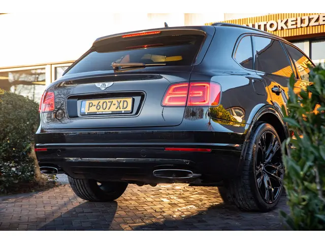 Bentley Bentayga 6.0 W12 black on black 2016 Benzine 6