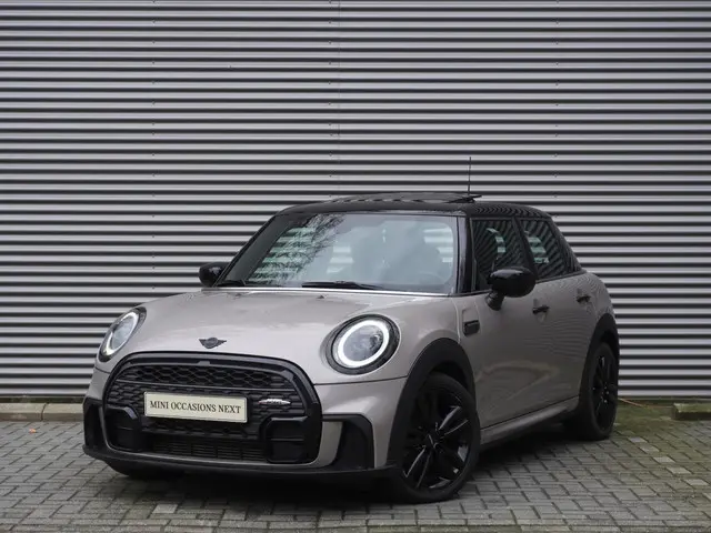 MINI 5-Deurs Cooper 2022 Benzine 22