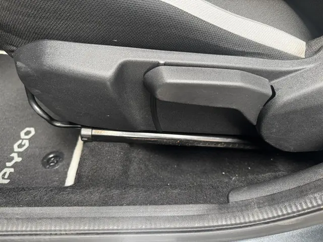 Toyota Aygo 1.0 VVT-i x-clusiv Cabrio 2017 Benzine 13
