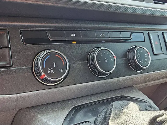 Volkswagen Transporter 2.0 TDI 2022 Diesel 11