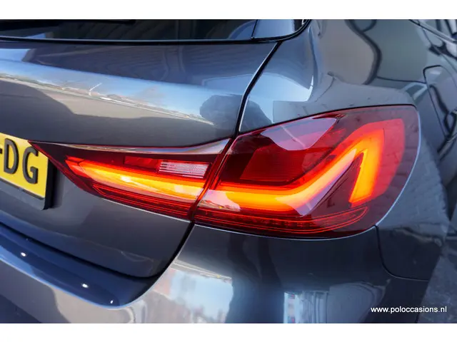 BMW 1 Serie 118i Sport-line 2020 Benzine 14