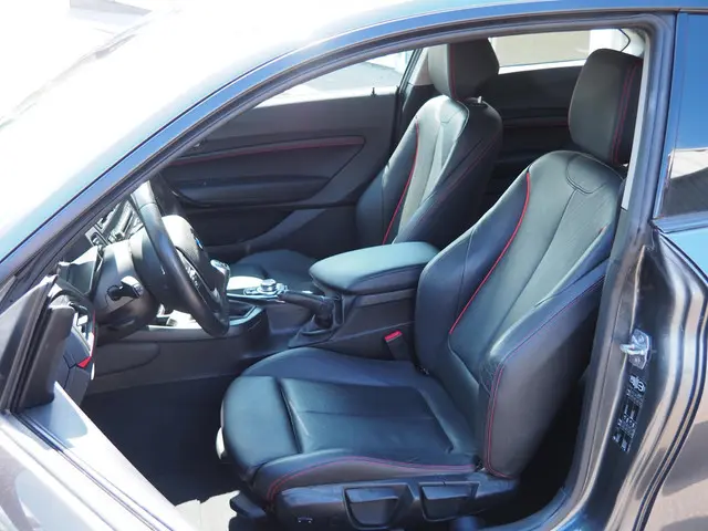 BMW 2 Serie Coupé 220i High Executive 2014 Benzine 14