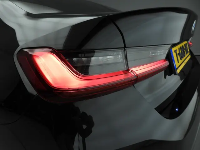 BMW 3 Serie 320i 2023 Benzine 42