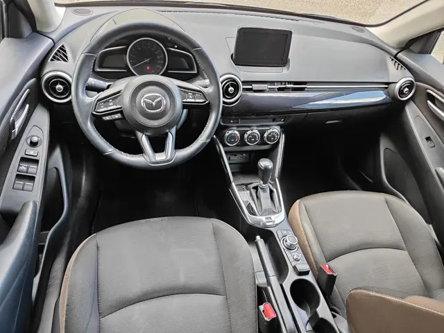 Mazda 2 1.5 Skyactiv-G Luxury 2021 Benzine 9