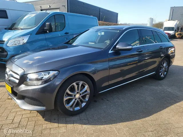 Mercedes-Benz C-Klasse 2