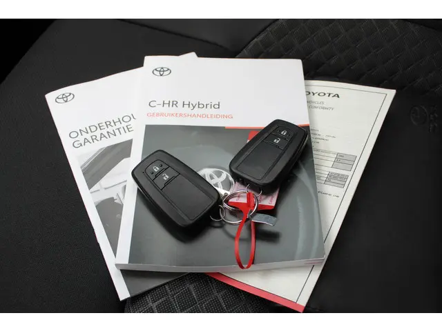 Toyota C-HR 1.8 Hybrid Dynamic 2023 Hybride Benzine 27