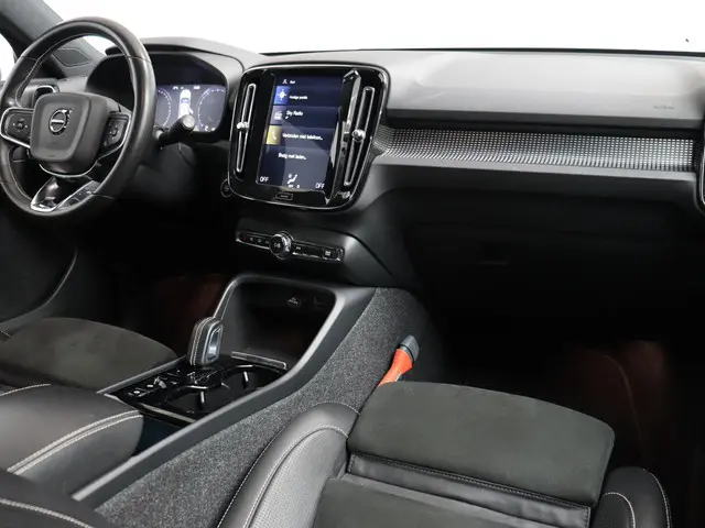 Volvo XC40 3