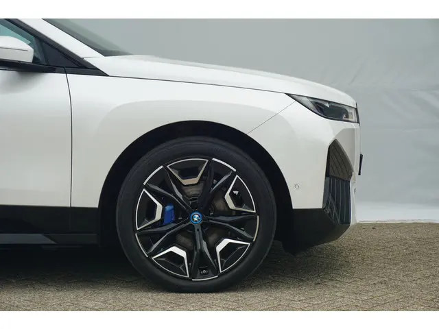 BMW iX xDrive50 2021 Elektrisch 4