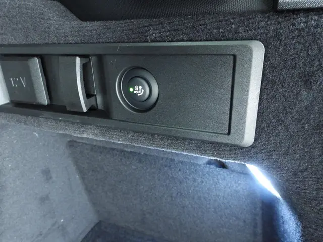 BMW 3 Serie Touring 330e 2025 Hybride Benzine 33