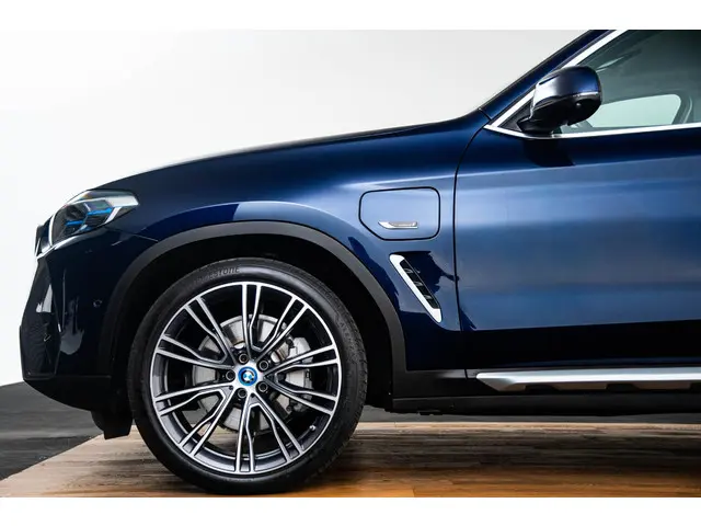 BMW X3 xDrive30e 2022 Hybride Benzine 8